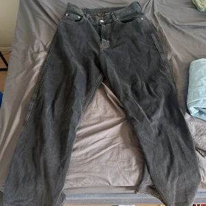 Svarta Sweet sktbs byxor - Den är i storlek s och är använda få gånger, inga skador!