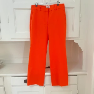 Kostymbyxor - Kostymbyxor i ull från & other stories, bra skick, första bilden representerar färgen bäst, nypris 1300