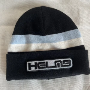 Helas Mössa - Säljer en helas mössa använd typ 2 gånger.