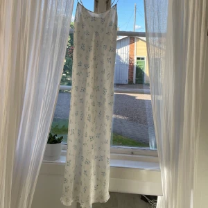 Blommig långklänning - Zara klänning, knappt använd