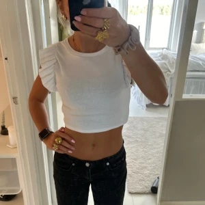 topp - så gullig somrig topp från zara, inga defekter och använd fåtal gånger🩷🩷💕