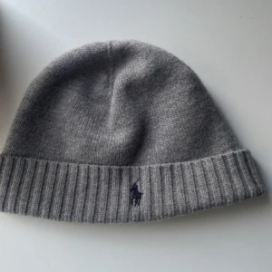 Mössa - Säljer nu min polo mössa fin i skicket  Liten i passform