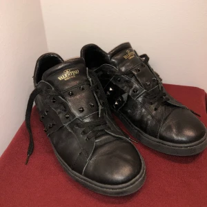 Valentino Rockrunners/rockstuds - Valentino Rockstud svart | Prisvärda ✅ | passar 44 (jag har 44)| Vid funderingar skicka PM ⚠️ | Pris & Retur kan diskuteras 🤝