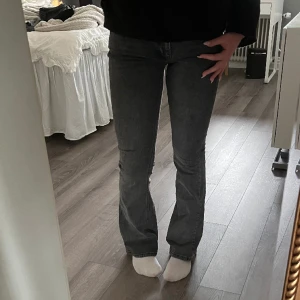  Perfect jeans ginatricot - Säljer mina perfect jeans från ginatricot, super sköna, sitter jätte bra och är perfekta i längden🌸
