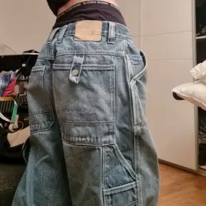 superbaggy jeans ca 102cm långa 44 midjemått