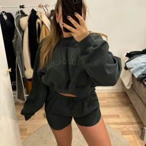 Zara sett - Helt nytt sett. (Liten i storlek)  Tröja storlek L Shorts storlek M  Säljes endast tillsammans 