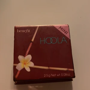 Benefit - Bronser, använd fåtal gånger, de kan man se genom att man nästan ser texten i bronsern 