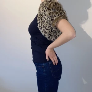 LEOPARD BOLERO  - Så cool bolero, passar till så mycket🐆