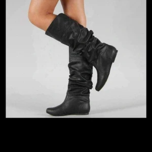 Stövlar - Stövlar som.aldrig användes. Blev fel.i strl vid beatällning.  Strl 39. 