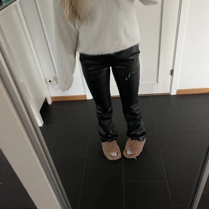 Skinnbyxa - Säljer dessa superfina skinnbyxor som är helt slutsålda❣️❣️