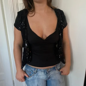 Glitterbolero - Snygg glittrig bolero perfekt till fest!💓