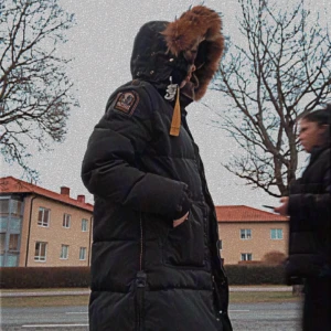 Parajumper stl m äkta - Hej  Säljer nu min Parajumper som inte används då jag köpt ny, (äkta)