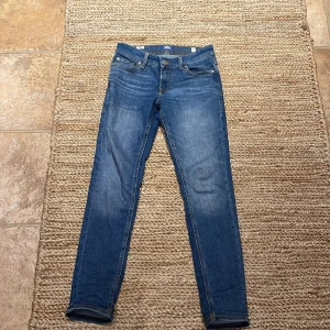 Jack & Jones jeans! Storlek 152cm ( 10-11 år )  - Hej säljer nu mina riktigt feta Jeans från Jack and Jones!! Modellen är Slim fit och är riktigt feta!! Säljer nu dom eftersom dom blivit för stora för mig! Skick 8/10