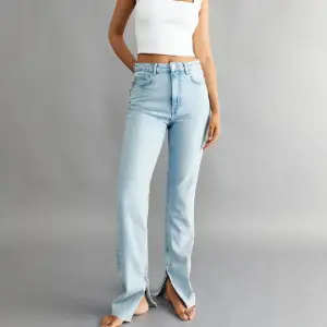 Säljer liknande jeans från Ginatricot! Väldigt bra skick! Skriv för egna bilder!💕