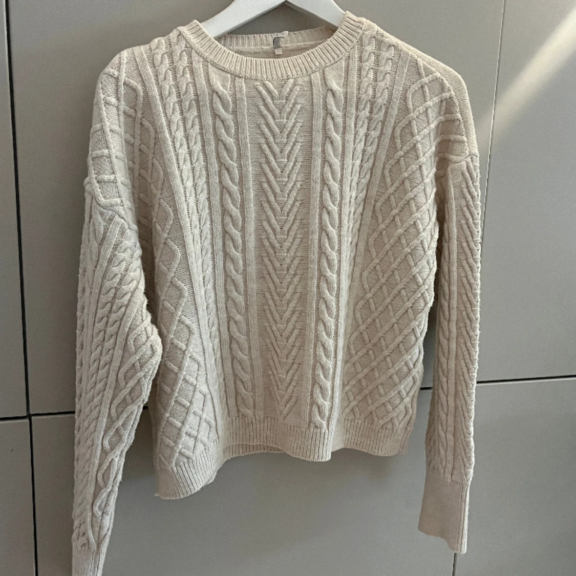 Stickad tröja med mönster  - 90