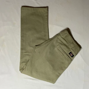 Dickies slim straigt  - Säljer nu dessa jeans ifrån Dickies med stilen slim straight dom är i storlek W30 L30 och är i bra skick. Skriv gärna vid frågor och funderingar