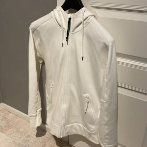 C.P company zip - Storlek M. Skick 9/10 knappt använd. Ny pris 2900kr