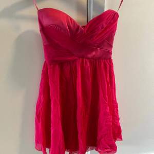 Rosa klänning utan band storlek xs/s 75kr 