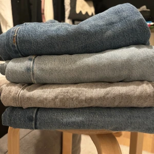 Jeans 4 par  - Jeans 4 par. Storlek 38 på alla  1 par 250 Alla 850