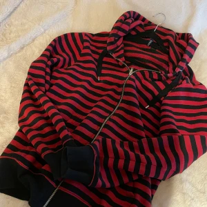 Hoodie - Emo hoodie🖤 väldigt stor