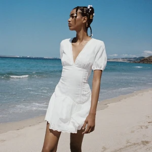 Zara klänning  - Säljer denna sjukt fina och populära zara klänningen i stlr S, aldrig använd❤️❤️