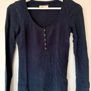 Långärmad topp från Hollister  - Använd men i bra skick Storlek S men kan även passa XS