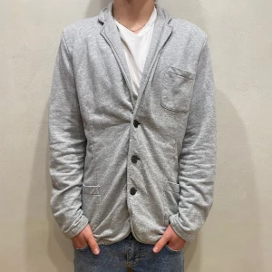 Kofta Cardigan Key Largo  - Hej! Säljer nu min kofta från märket Key Largo, Storlek M fint skick. Tveka inte på att höra av dig om du har frågor eller funderingar kring varan! 