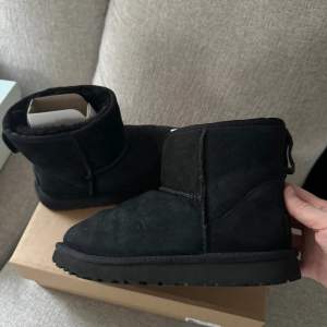 Svarta uggs, använda vid några tillfällen! Givetvis äkta! 