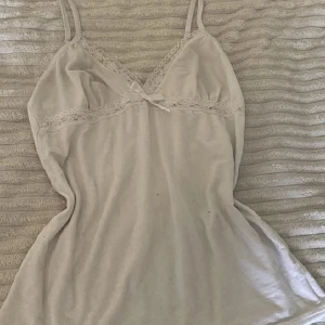 Topp - Sparsamt använd, inga defekter🩷