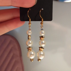 Örhängen - Fina örhängen med stjärnor, ej äkta. 