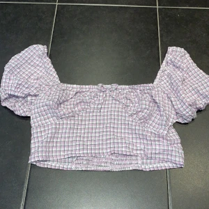 Blus  - En kort sommar topp från urban 🌸