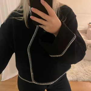 Ny trendig kofta/jacka från Gina😍 - Helt ny (med prislappen kvar) jacka/kofta från Gina. Superfin nu till våren😍 Nypris 500!!! Hämtas i Helsingborg/skickas mot frakt.