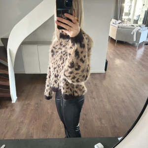 Leopard tröja  - Snyggaste leopard tröjan, passar s-m❤️