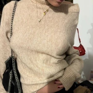 Stickad tröja!! - Så fin stickad tröja i mohair från hm, säljs då den inte kommit till användning 🩷 pris är diskuterbart vid snabb köp 