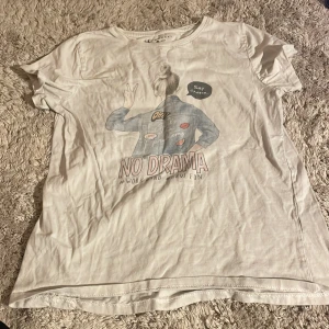 T-shirt  -  en t-shirt som nästan aldrig är använd jättebra skick på den