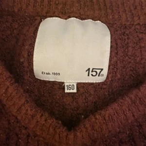 Stickad tröja - Fin stickad tröja från lager157. Bra skick, men använd. Hör av dig vid frågor eller intresse💗