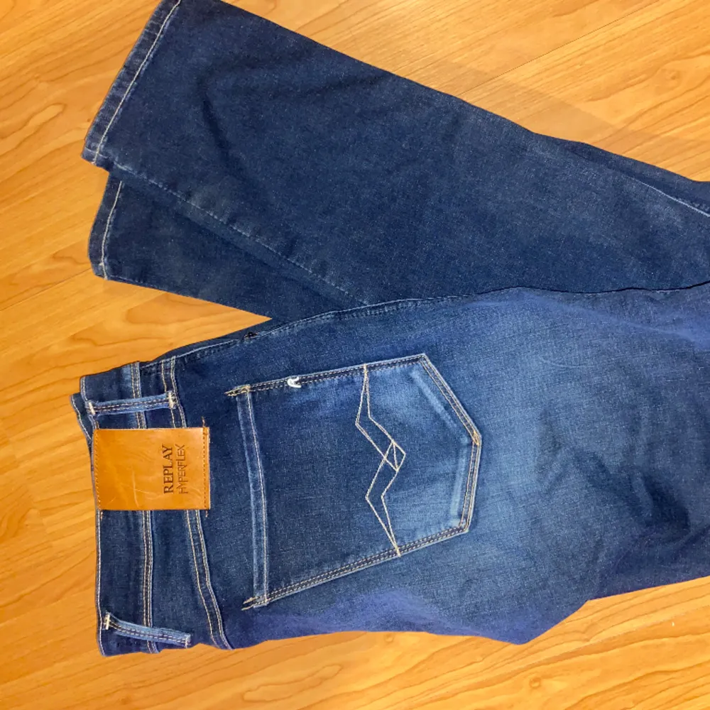 Storlek 32/32: Använda 1 gång säljs pågrund av felköp  Är i nytt skick.. Jeans & Byxor.