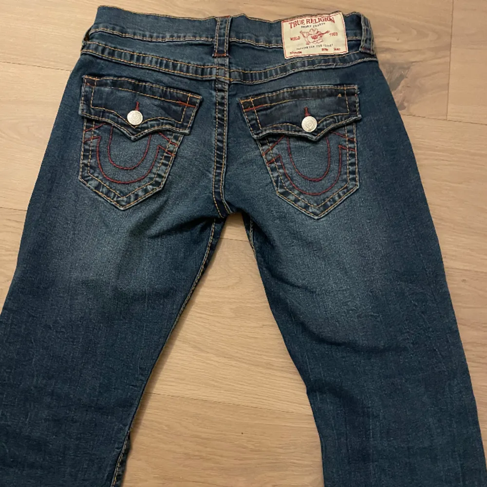 True religion jeans som bara är använda en gång. Nypris 2500kr.. Jeans & Byxor.