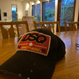 Dsquared keps - Säljer min dsquared keps inget fel på den inte trasig nån stans eller nåt