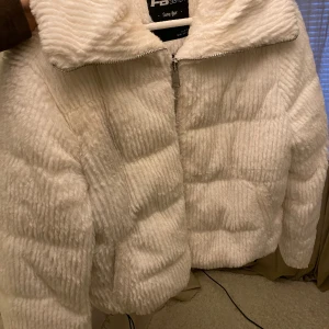Päls jacka  - Knappt använd, skitsnygg 