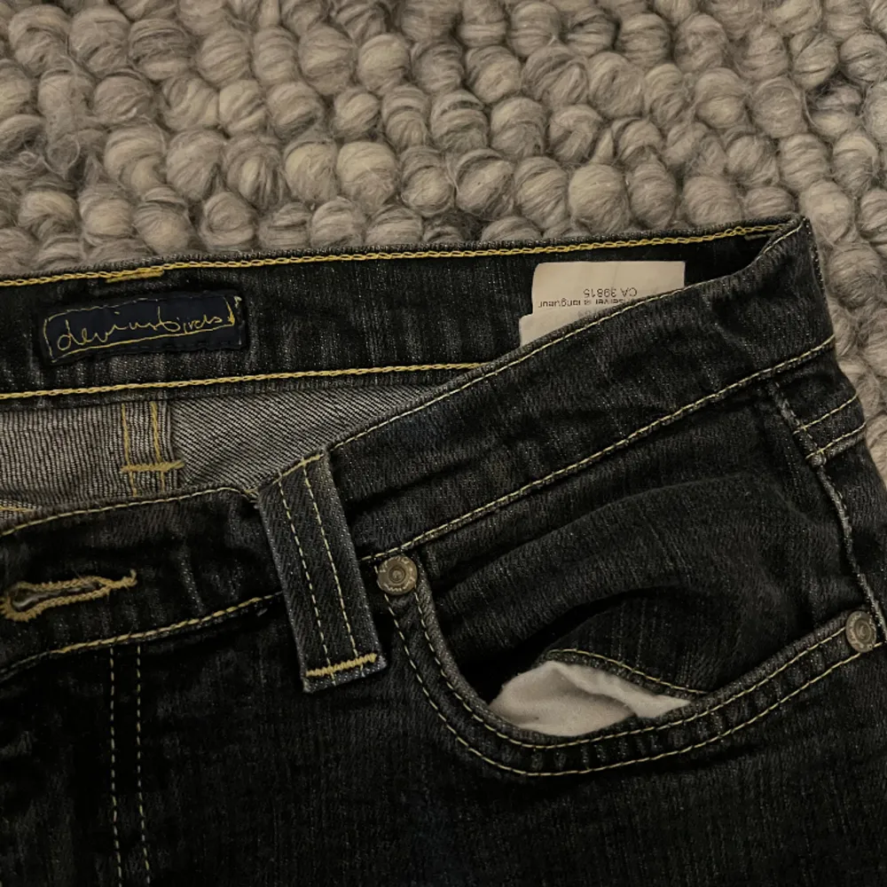 Skiiit snygga lågmidjade vintage jeans, säljer då de är lite för stora för mig❤️står att de är 32/34. . Jeans & Byxor.