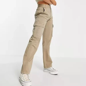 Cargopants - Cargopants från Stradivarius i storlek 38! Kommer inte längre till använding💔 Är något små i storleken och high waist, skulle nog säga att de passar 36💕