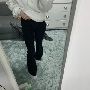 Kostymbyxor  - Dom är inte använda många gånger högmidjade men skit snygga å sitter as bra töjer sig även inte kostade 500 säljer för 350