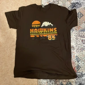 Stranger things tshirt - Helt oanvänd  Skriv om du har frågor 