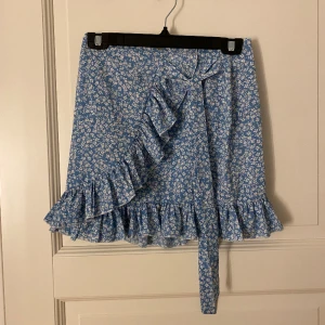 Blå kjol! - Superfin till sommaren!