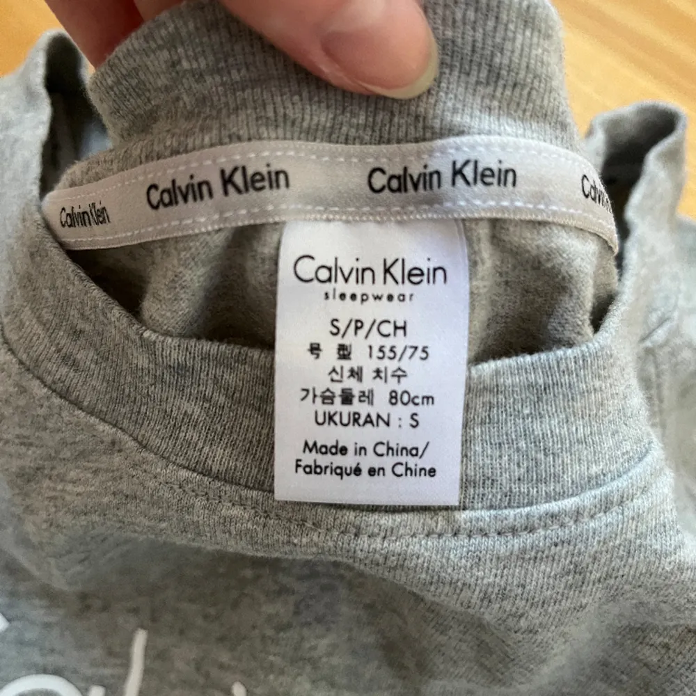 Calvin Klein pyjamaströja i fint skick!. Tröjor & Koftor.