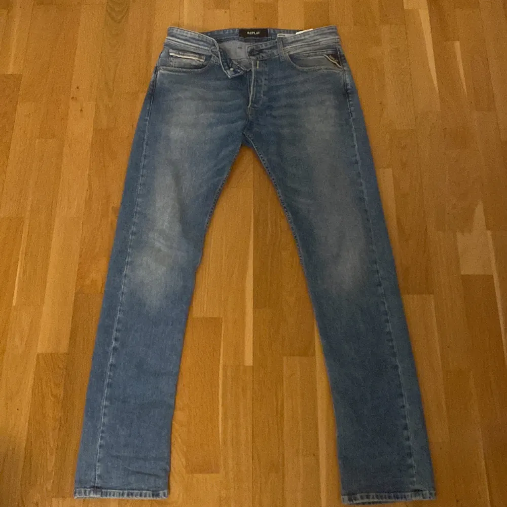 Ett par feta ljusblå replay jeans i storlek W32 L34. | Nypris 1699kr | Vårat pris endast 499kr | Skick 9/10 knappt använda | Hör av dig vid frågor!🔔. Jeans & Byxor.