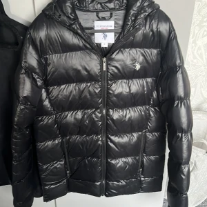 U.S Polo Assn  - Puffer jacket riktigt stilren jacka som tyvärr blivit för liten🔥10/10 cond 🔥 