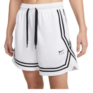 Nike fly shorts  - Säljer mina vita nike fly shorts då jag inte använder dom längre. Orginal pris 549.