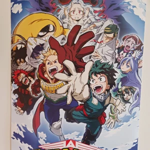 My hero academia poster - 60x90cm är måtten! Kanterna är lite förstörda och liknande, men jag tänkte inte på det när dem höngde på mina väggar ☺️